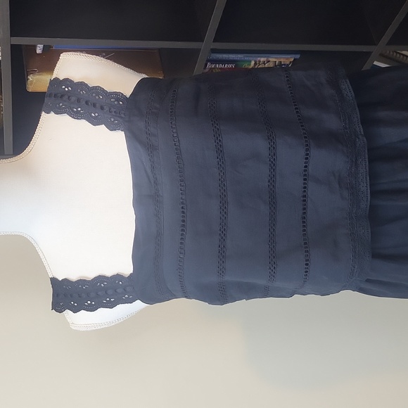 ROMEO + JULIET COUTURE Navy Blue Lace Peekabo Back Midi Dress - Picture 4 of 16